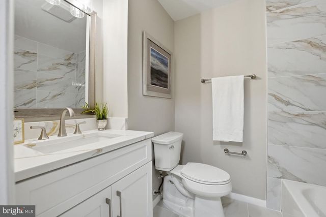 6045 HOLLOW KNOLL CT, Springfield, VA 22152