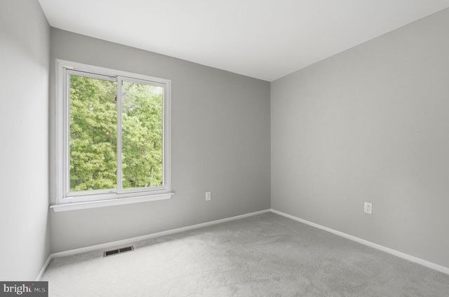 6045 HOLLOW KNOLL CT, Springfield, VA 22152
