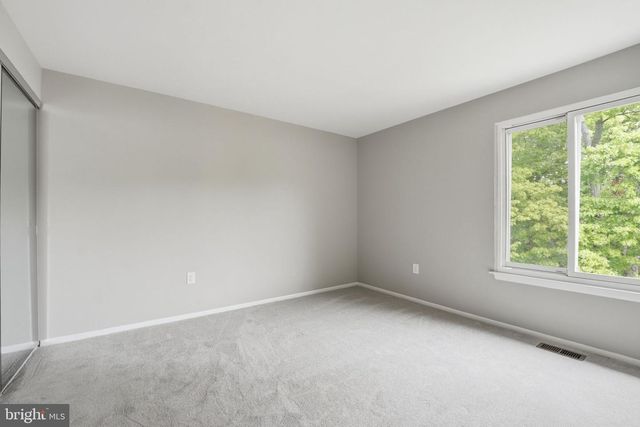 6045 HOLLOW KNOLL CT, Springfield, VA 22152