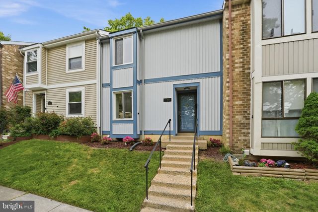 6045 HOLLOW KNOLL CT, Springfield, VA 22152