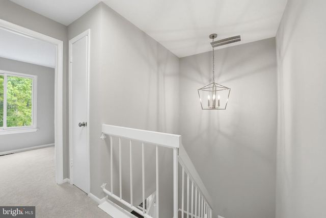 6045 HOLLOW KNOLL CT, Springfield, VA 22152