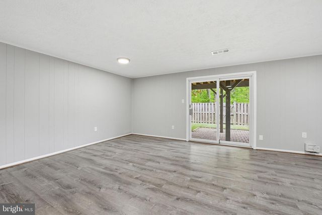 6045 HOLLOW KNOLL CT, Springfield, VA 22152