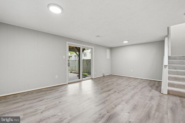 6045 HOLLOW KNOLL CT, Springfield, VA 22152