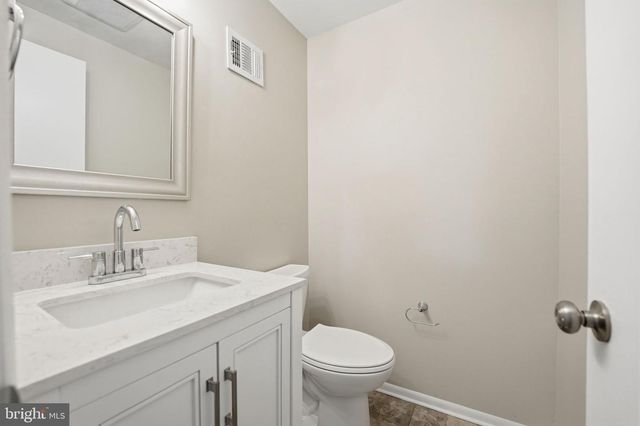 6045 HOLLOW KNOLL CT, Springfield, VA 22152