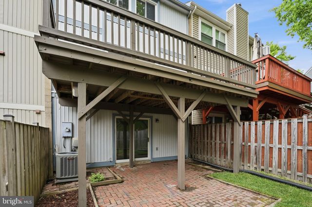 6045 HOLLOW KNOLL CT, Springfield, VA 22152