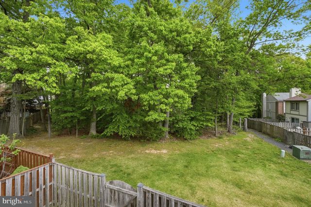 6045 HOLLOW KNOLL CT, Springfield, VA 22152