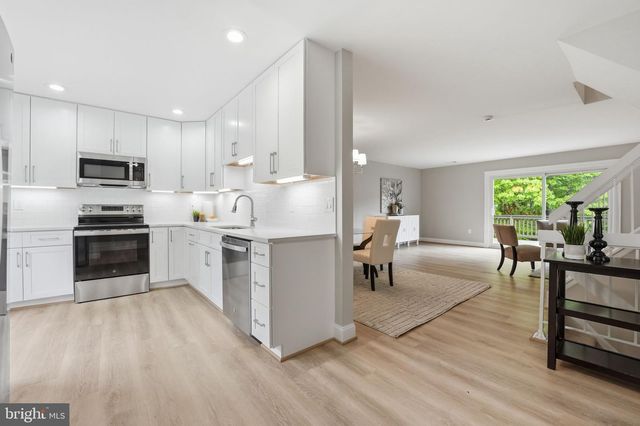 6045 HOLLOW KNOLL CT, Springfield, VA 22152