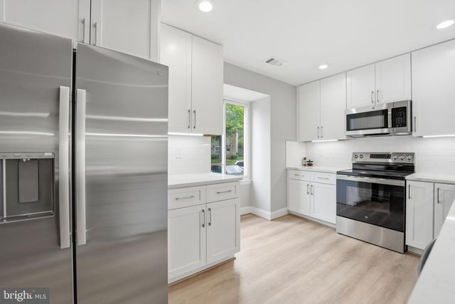 6045 HOLLOW KNOLL CT, Springfield, VA 22152