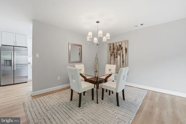 6045 HOLLOW KNOLL CT, Springfield, VA 22152