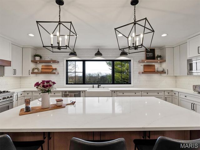 1724 Pottery Road, Washington, MO 63090