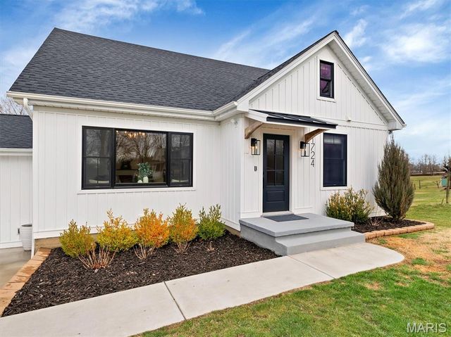 1724 Pottery Road, Washington, MO 63090