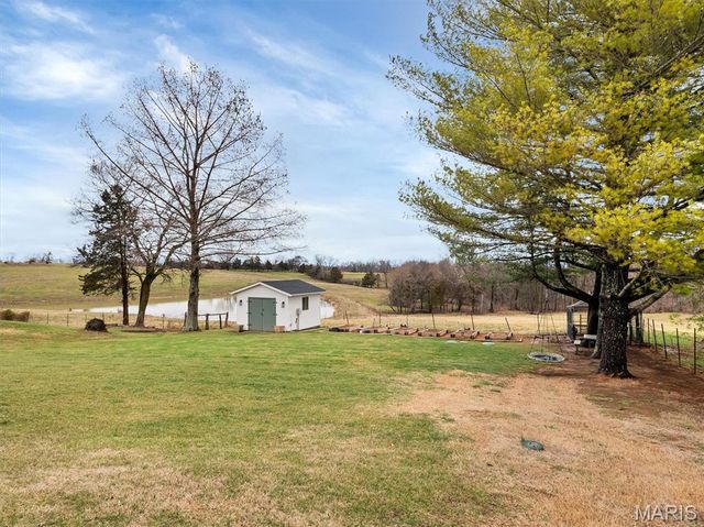 1724 Pottery Road, Washington, MO 63090