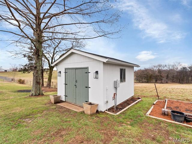 1724 Pottery Road, Washington, MO 63090