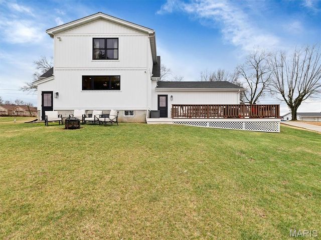 1724 Pottery Road, Washington, MO 63090
