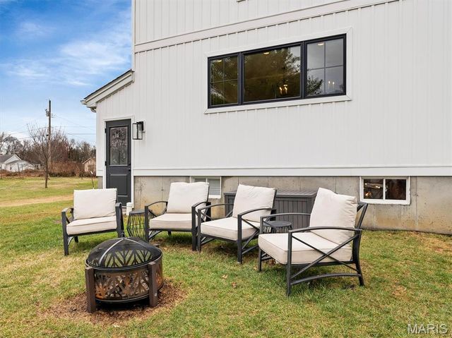 1724 Pottery Road, Washington, MO 63090