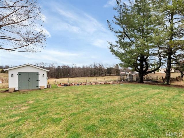 1724 Pottery Road, Washington, MO 63090