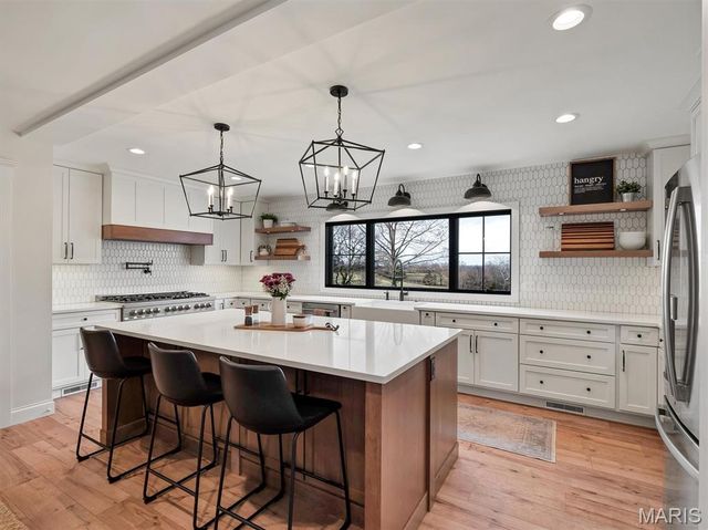 1724 Pottery Road, Washington, MO 63090