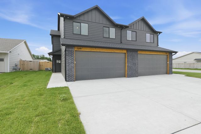 707 E Briarbrook Ln, Park City, KS 67147
