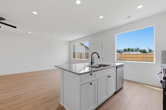 707 E Briarbrook Ln, Park City, KS 67147