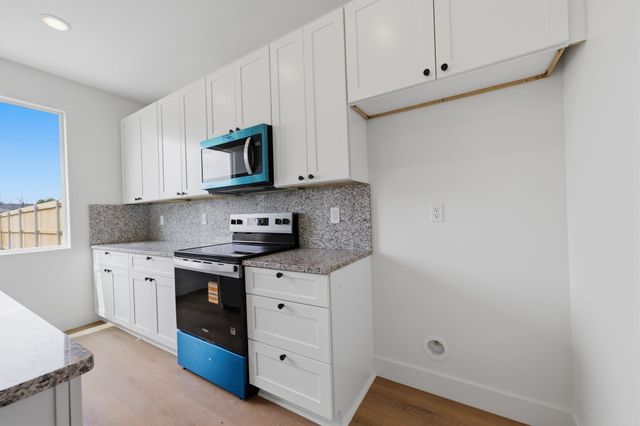 707 E Briarbrook Ln, Park City, KS 67147