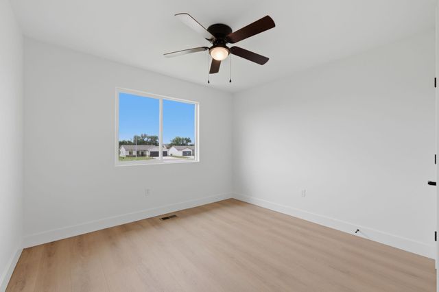 707 E Briarbrook Ln, Park City, KS 67147