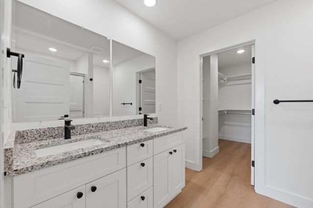 707 E Briarbrook Ln, Park City, KS 67147