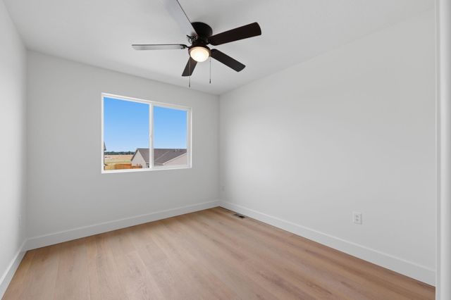 707 E Briarbrook Ln, Park City, KS 67147