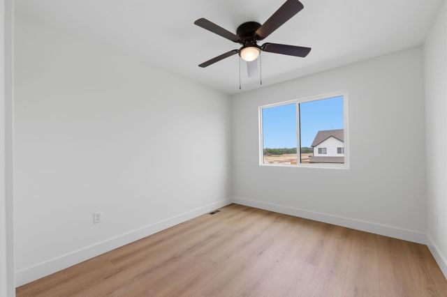 707 E Briarbrook Ln, Park City, KS 67147
