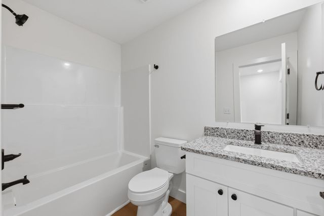 707 E Briarbrook Ln, Park City, KS 67147
