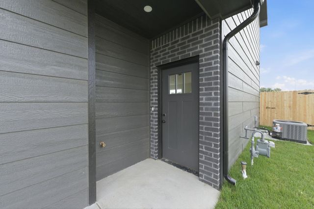 707 E Briarbrook Ln, Park City, KS 67147