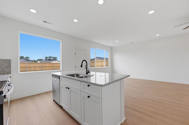 707 E Briarbrook Ln, Park City, KS 67147
