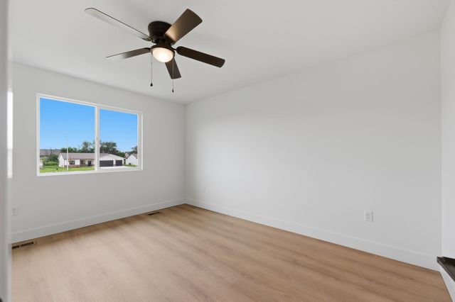 707 E Briarbrook Ln, Park City, KS 67147