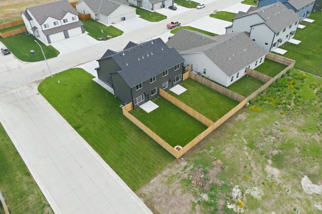 707 E Briarbrook Ln, Park City, KS 67147