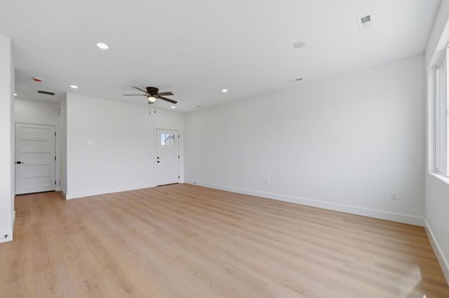 707 E Briarbrook Ln, Park City, KS 67147