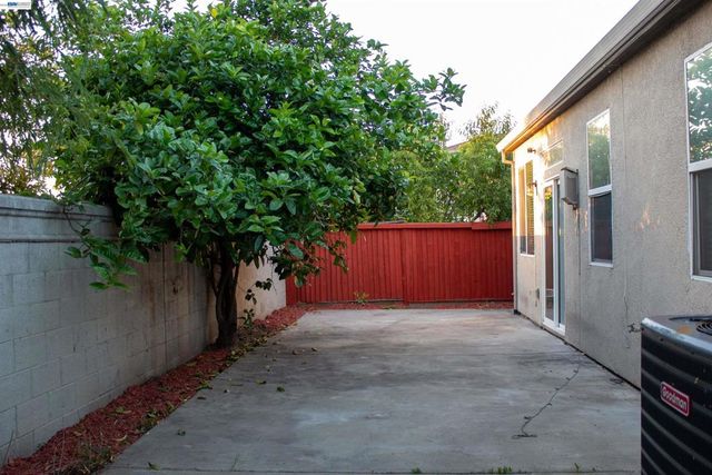 10409 Pebble Run Ln, Stockton, CA 95209