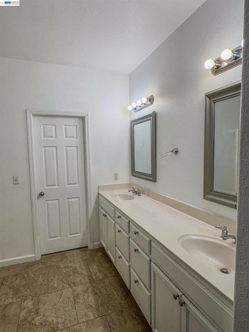 10409 Pebble Run Ln, Stockton, CA 95209