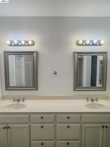 10409 Pebble Run Ln, Stockton, CA 95209