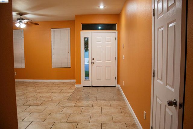 10409 Pebble Run Ln, Stockton, CA 95209