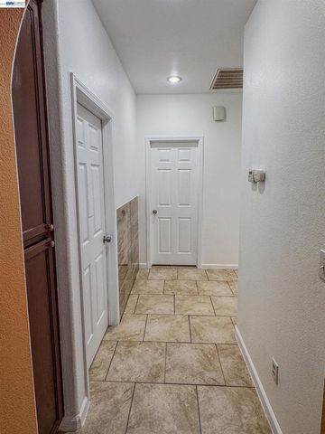 10409 Pebble Run Ln, Stockton, CA 95209