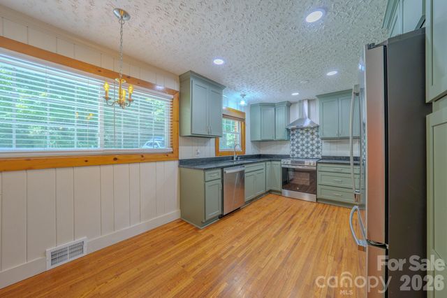 2150 Nc 80 Highway, Bakersville, NC 28705
