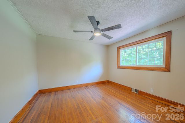 2150 Nc 80 Highway, Bakersville, NC 28705