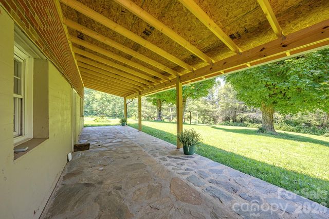 2150 Nc 80 Highway, Bakersville, NC 28705