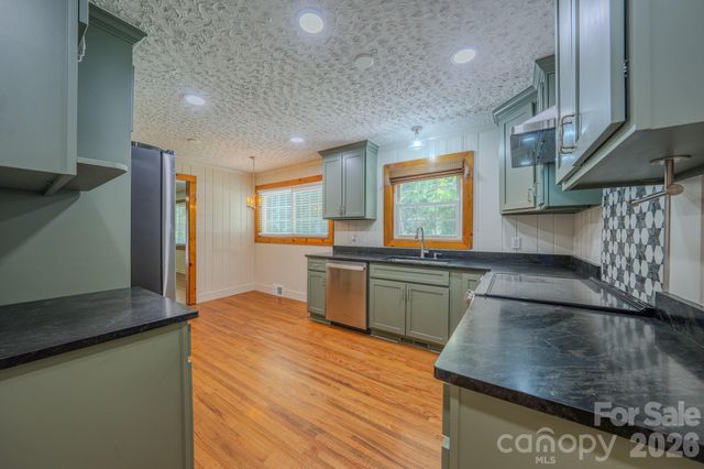 2150 Nc 80 Highway, Bakersville, NC 28705