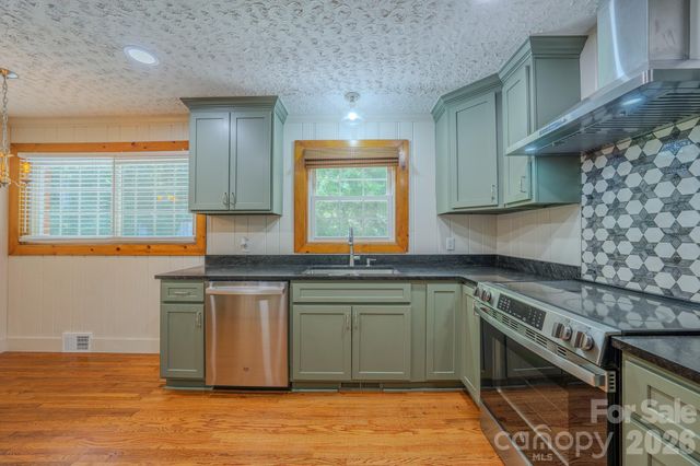 2150 Nc 80 Highway, Bakersville, NC 28705