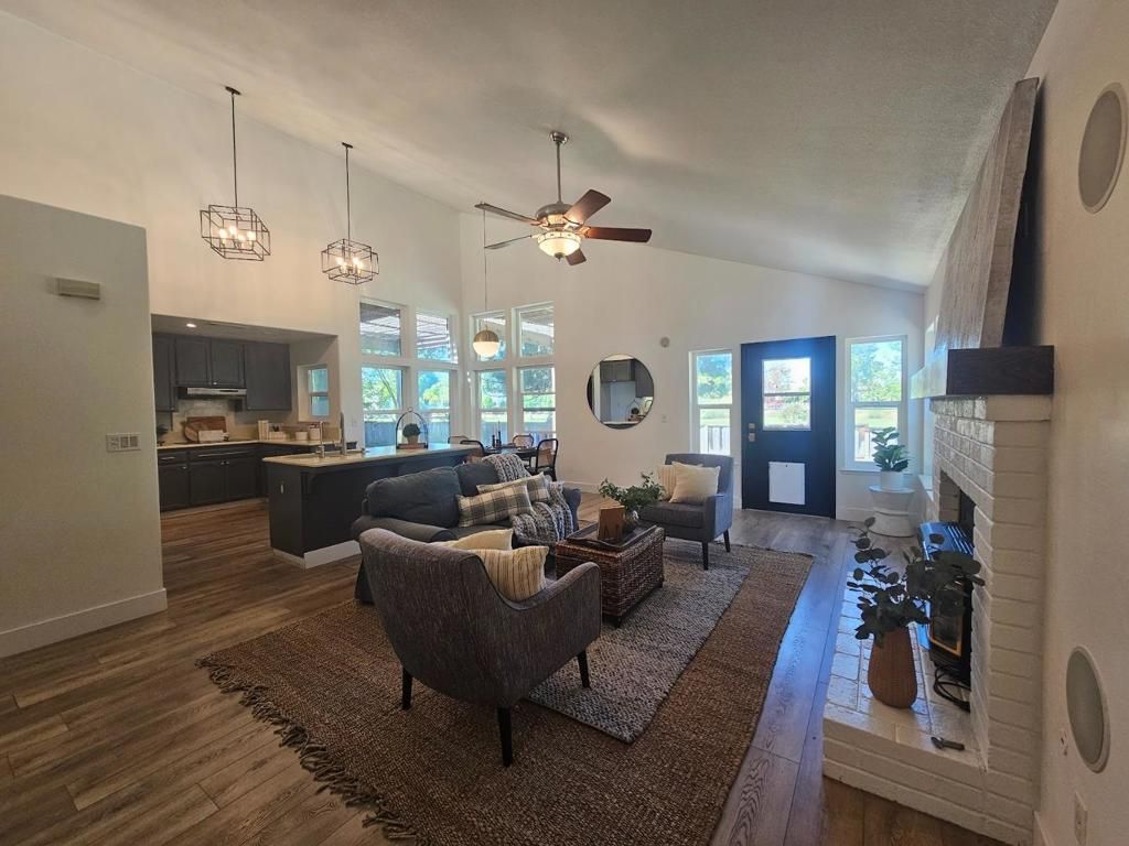 Image 15 of property listing at 501 Bobbys Lane, Hollister, CA 95023