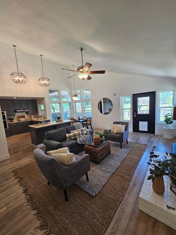 Image 20 of property listing at 501 Bobbys Lane, Hollister, CA 95023