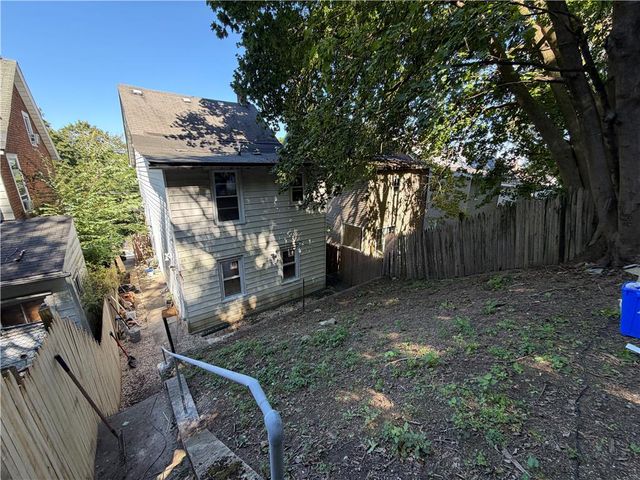 975 Wyandotte Street, Bethlehem City, PA 18015