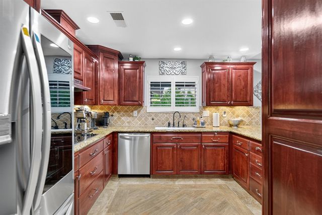 101 Mainberry Drive, Madera, CA 93637