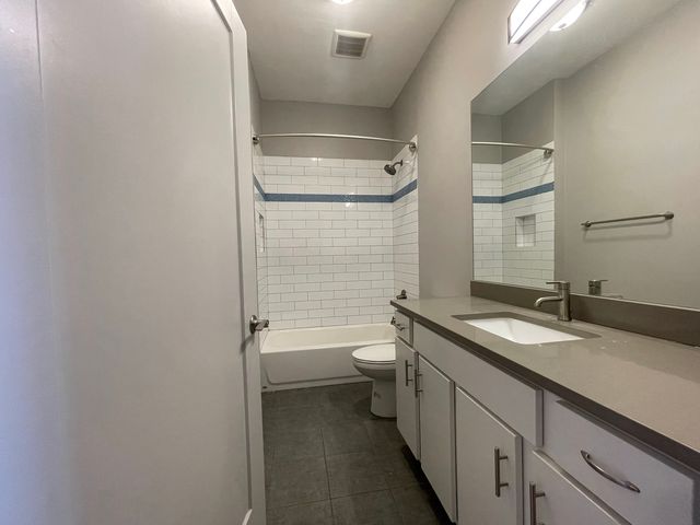 1432 W 21st Street 113, Chicago, IL 60608