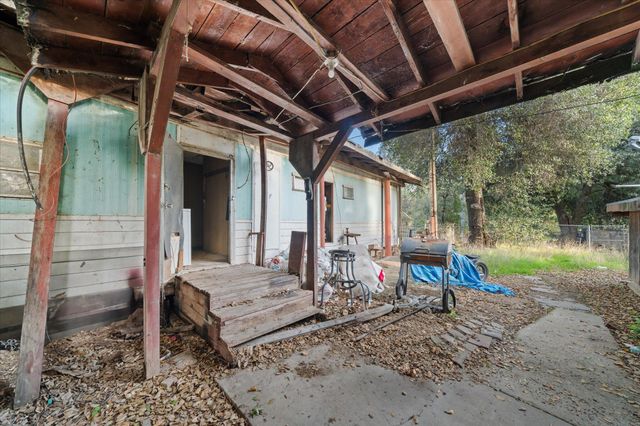 19761 Gray Rock Road, Redding, CA 96003